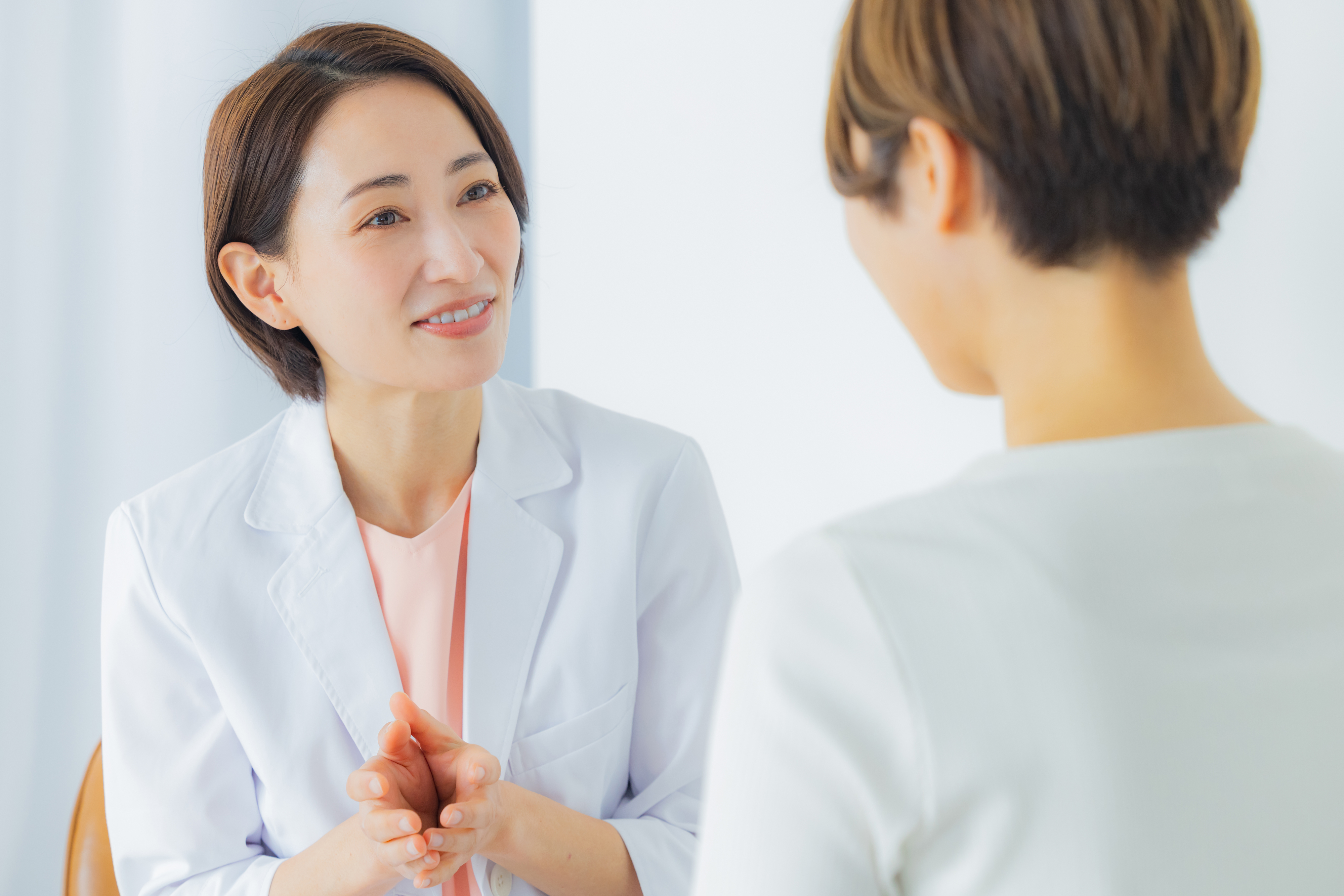 医師に相談する様子